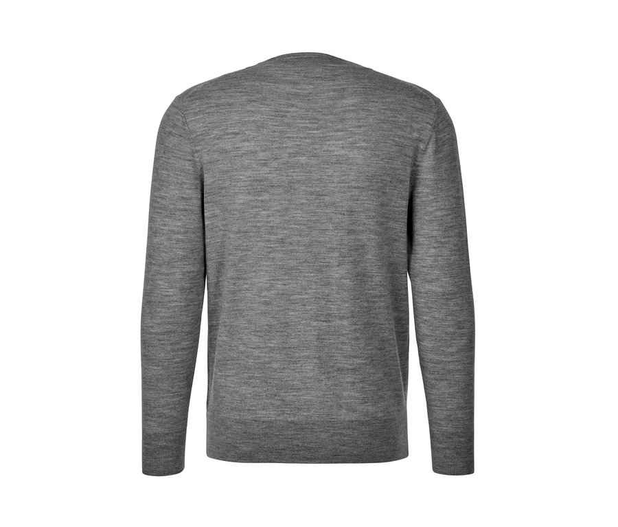 Egy szürke merinó gyapjú kardigán részlete.