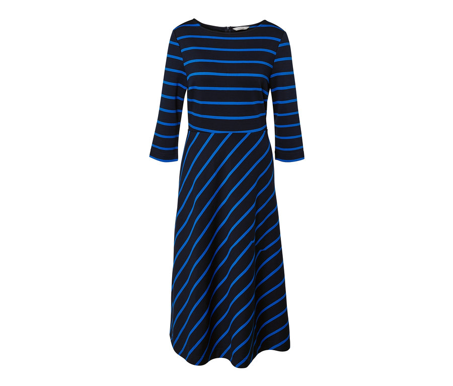 Egy csíkos jerseyruha részlete.