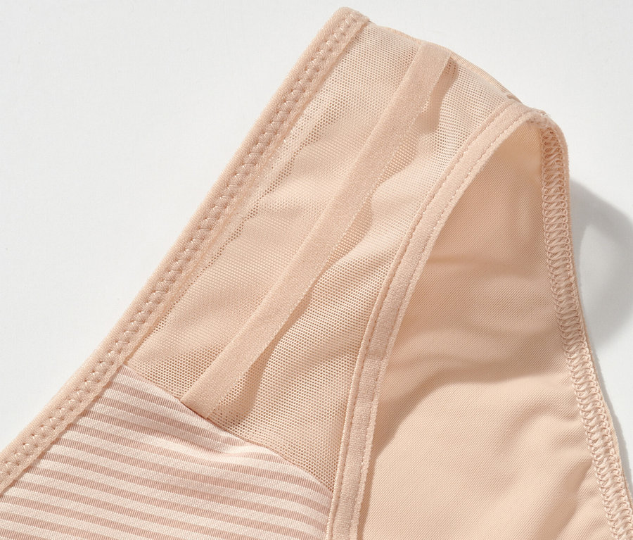 A homokszínű Passionata »Nais« alsó részlete.