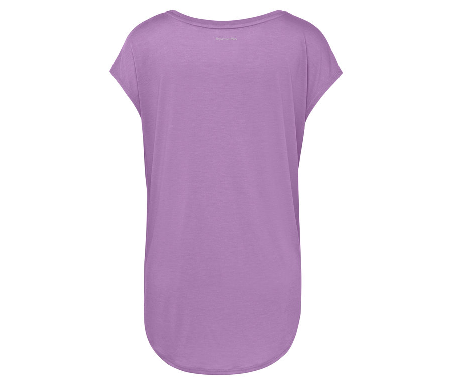 Egy lila, rövid ujjú, kerek nyakú póló.