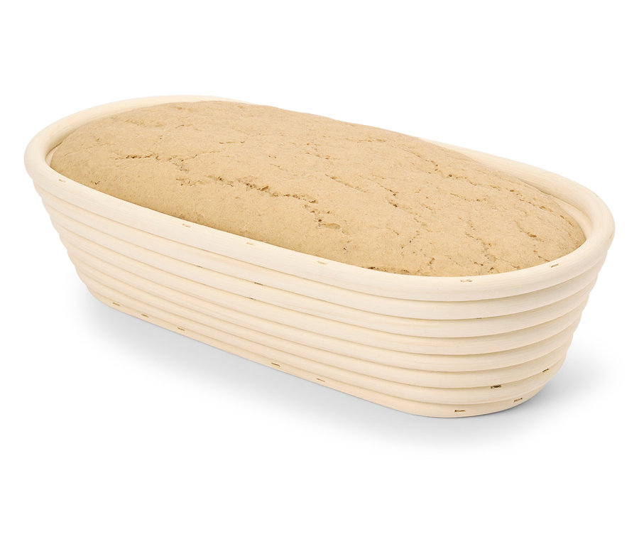 Kenyér egy rattan szakajtóban.