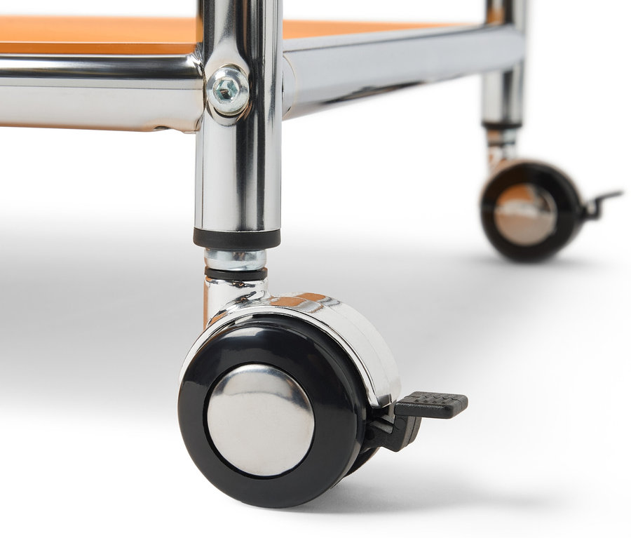 Közelkép a »CN3« fiókos fém kisasztal kerekéről.