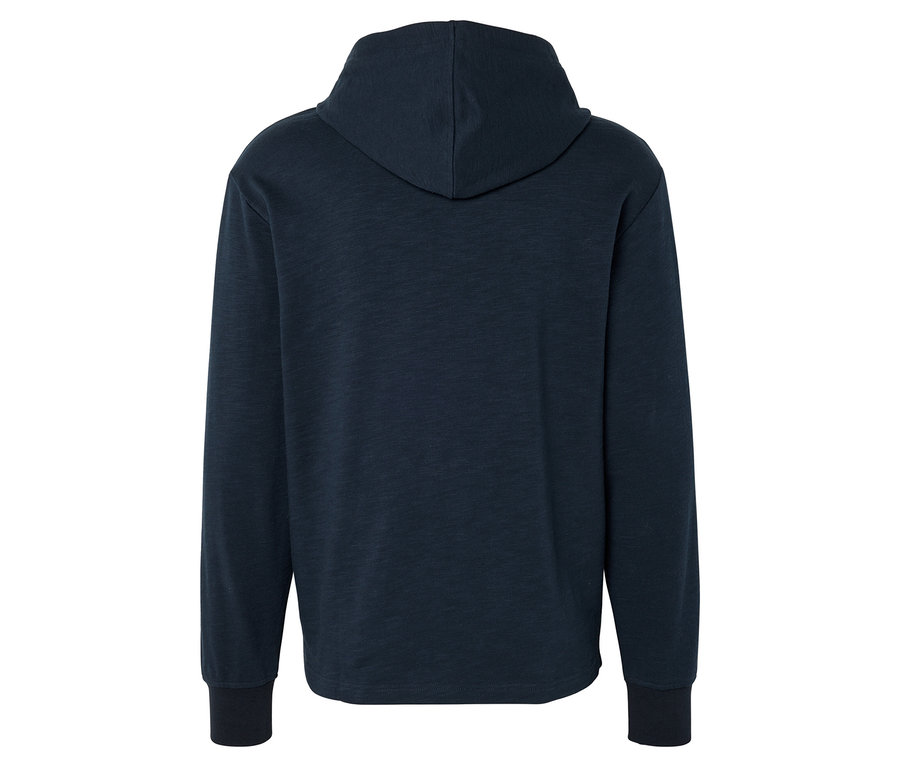 Hátulnézet egy sötétkék, hosszú ujjú kapucnis pulóverről.