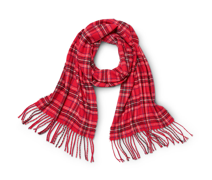 Egy piros kockás női sál látható rojtokkal.