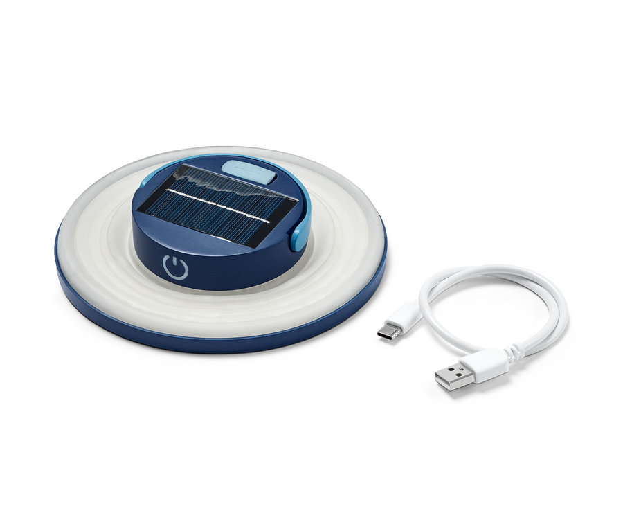 Kék, összecsukható lámpás USB-kábellel fehér háttéren.