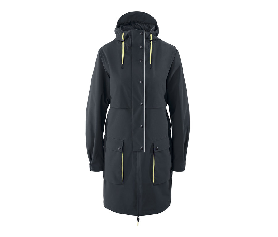 Egy sötétszürke női funkcionális parka esőkabát kapucnival, gombos zárással és sárga részletekkel.