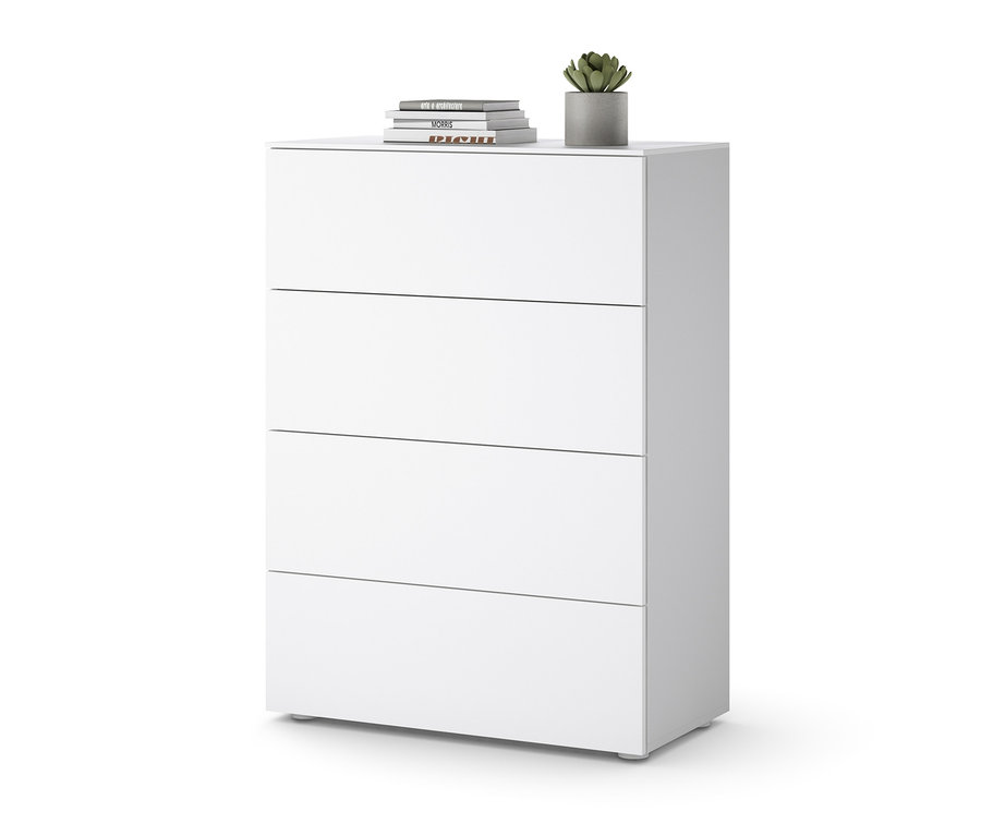 Fehér komód fiókokkal, négy fiókkal és egy növény a tetején.