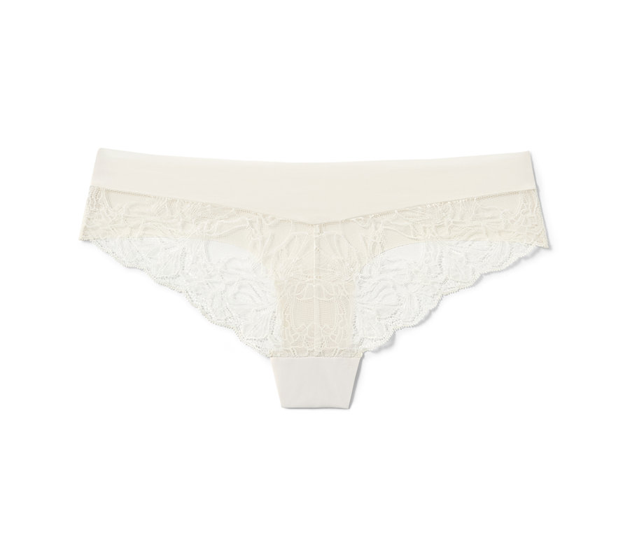 Egyetlen krémszínű Magic Cut brazil alsó virágos csipkével.