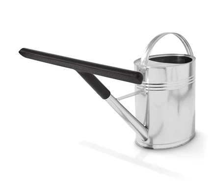 Ezüst színű locsolókanna fekete locsolókanna-rátéttel.
