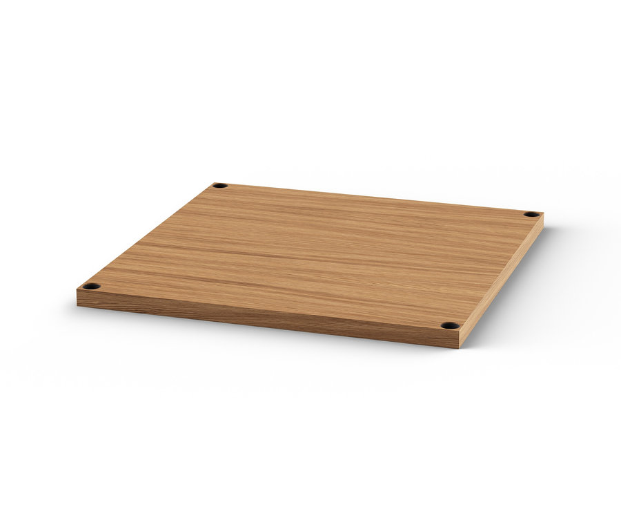 A »CN3« keskeny fém komód fa felső lapjának részlete.