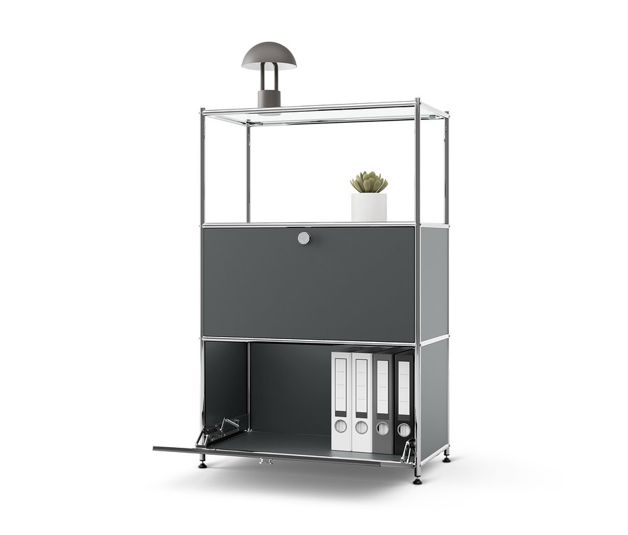Szürke fém komód »CN3« 2 lenyíló ajtóval, tetején lámpa és cserepes növény.