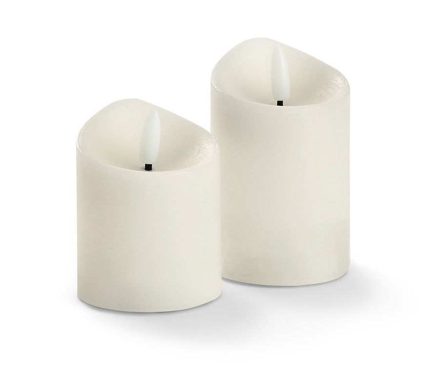 Két krémszínű LED-es valódi viaszgyertya.