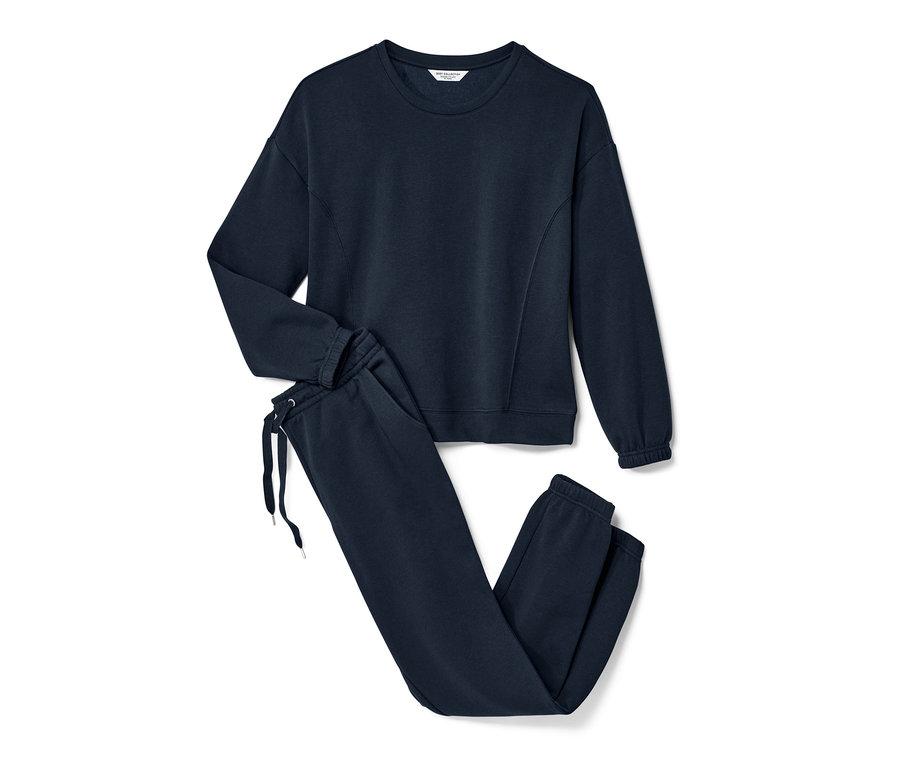 Sötétkék női szabadidő szett.