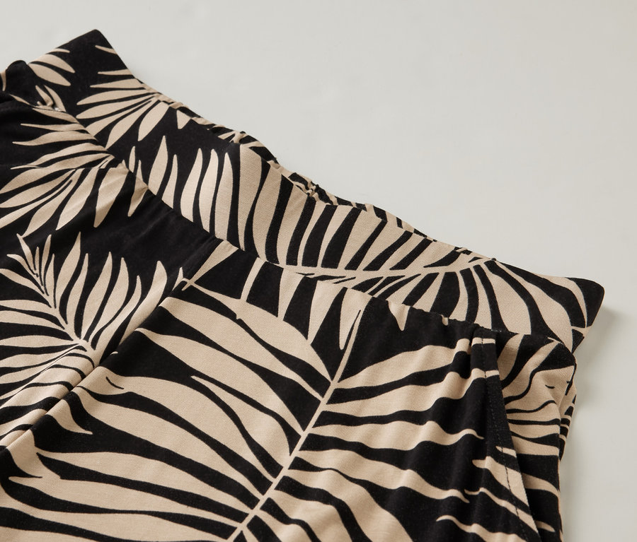 Mintás palazzo nadrág részlete.