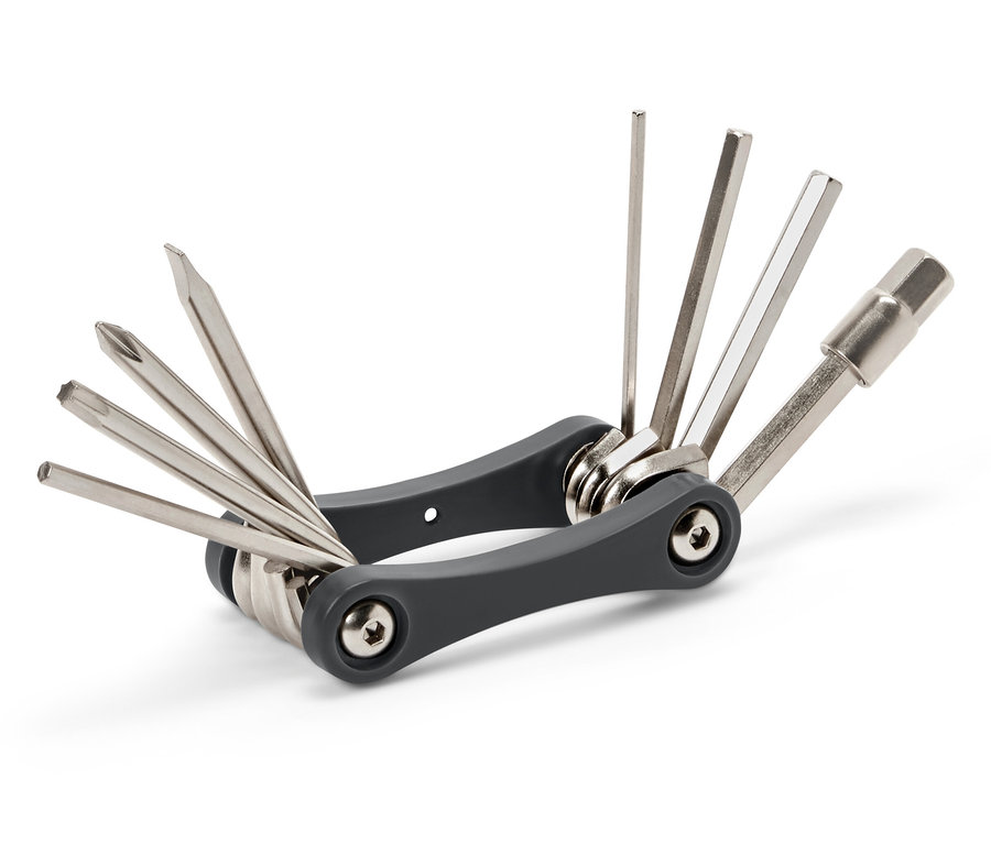 Szürke multifunkciós szerszám különböző ezüst színű tartozékokkal.