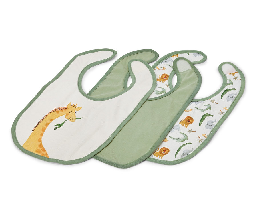 Három zöld baba előke, egy zsiráf mintával, egy egyszínű zöld és egy állatmintás.