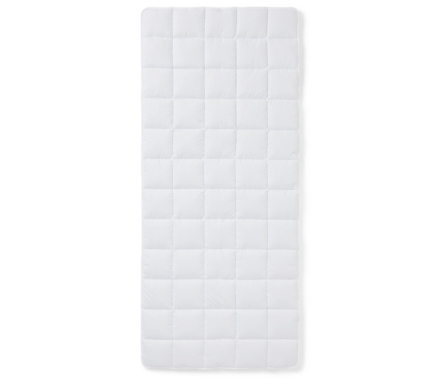 Fehér, steppelt matracvédő, 90 x 200 cm, fehér háttérrel.