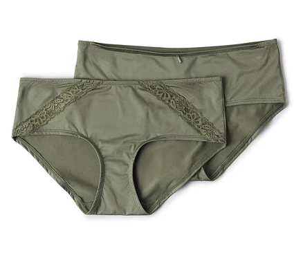 Két olívazöld női alsónemű fekszik egymáson, az elülső alsónemű csipkedíszítéssel rendelkezik.
