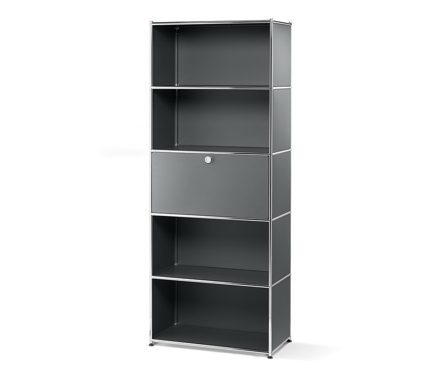 Magas fémpolc áthelyezhető ajtóval.