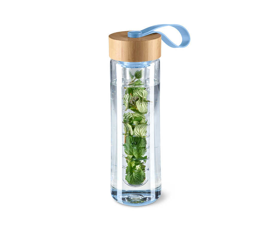 Egy kulacs aromabetéttel, megtöltve mentával.