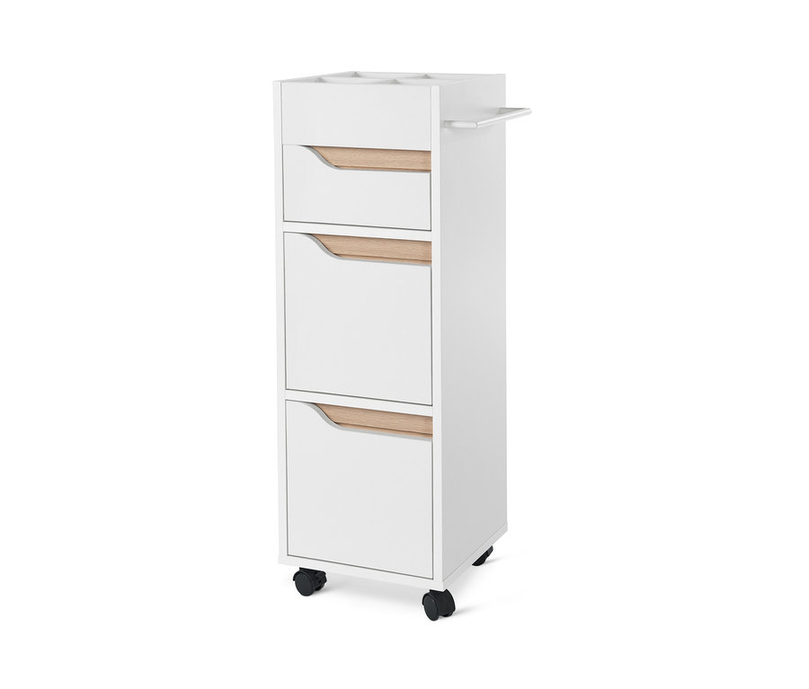 Egy fehér gurulós fürdőszobai kisszekrény három fiókkal és görgőkkel.