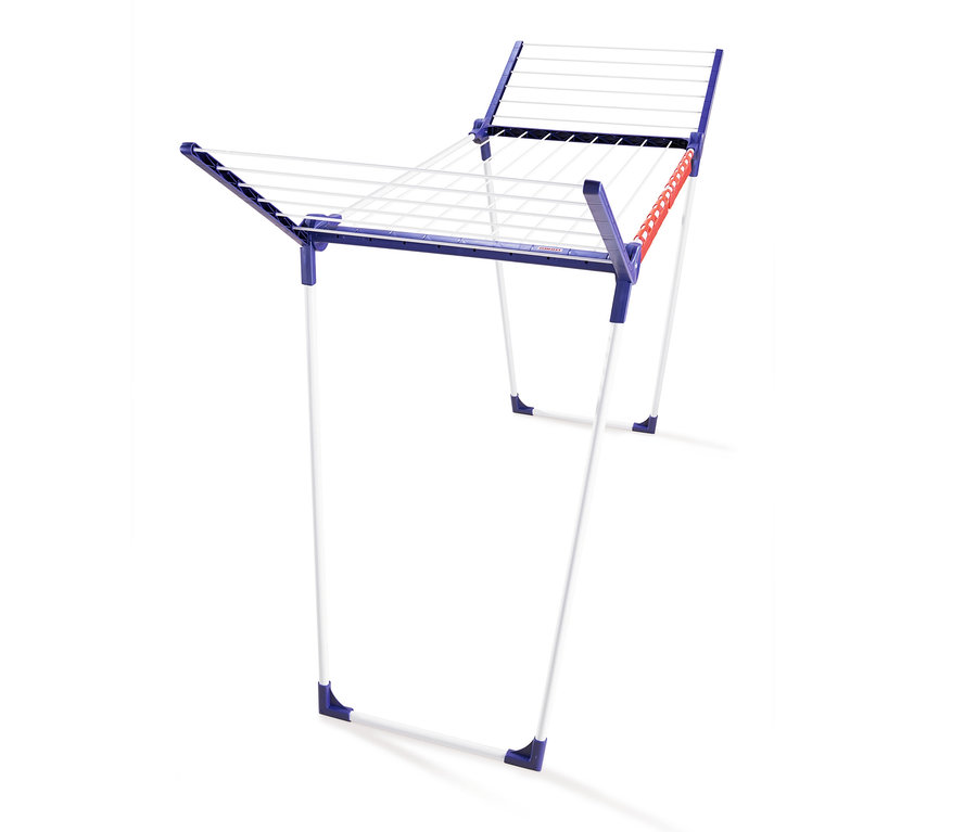 Egy felállított Leifheit ruhaszárító fehér lábakkal és kék kerettel.