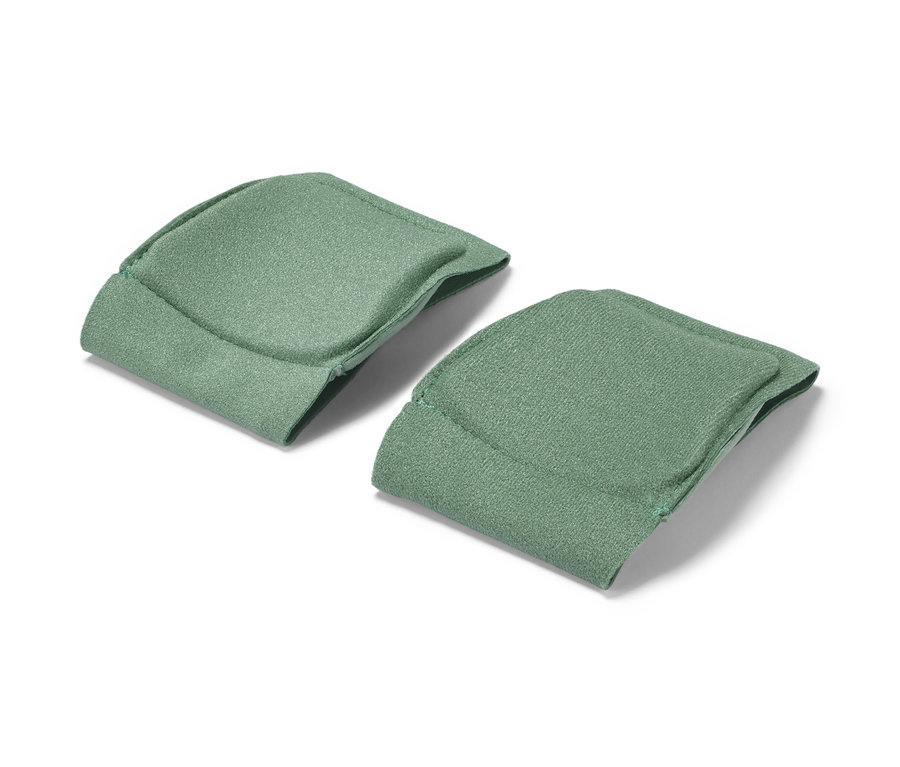 Két zöld lábmasszírozó pánt fehér alapon.