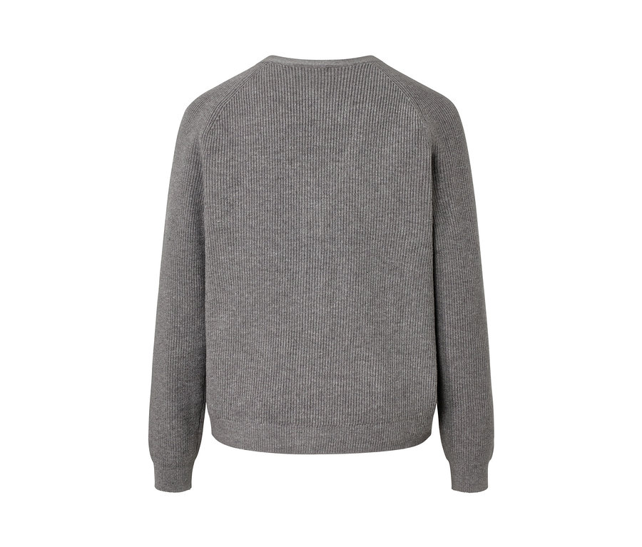 Szürke kötött kardigán.