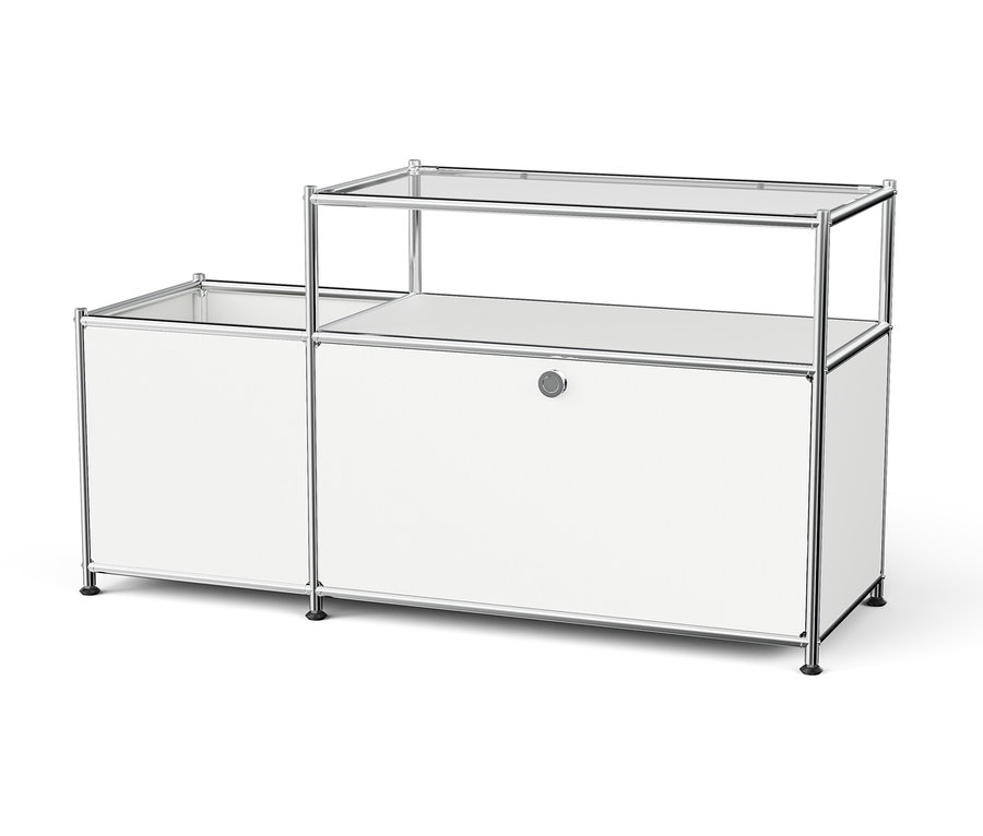 Fehér, moduláris tárolórendszer króm vázzal.