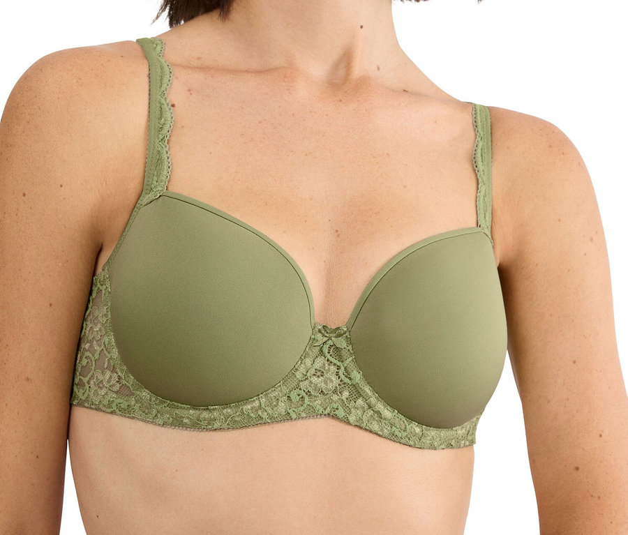 Nő visel olívzöld csipkés melltartót.