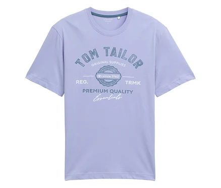 Világoskék póló "Tom Tailor Original Supplies" nyomtatással és "Premium Quality Essentials" felirattal.