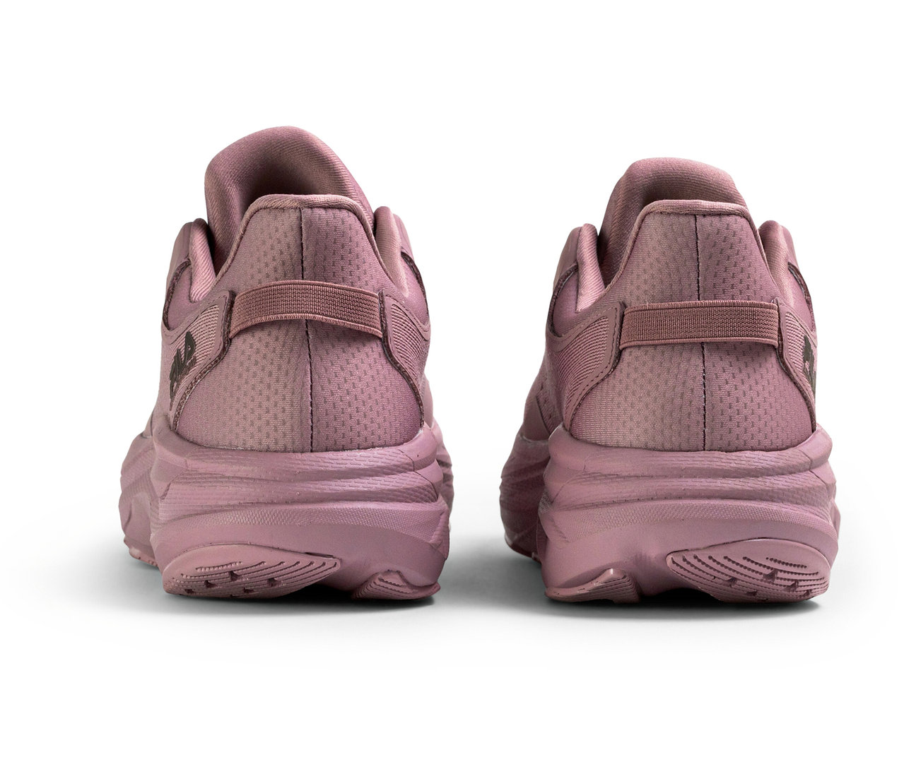 Hátulnézet két FILA Retron női sneaker cipőről, mauve shadow színben.