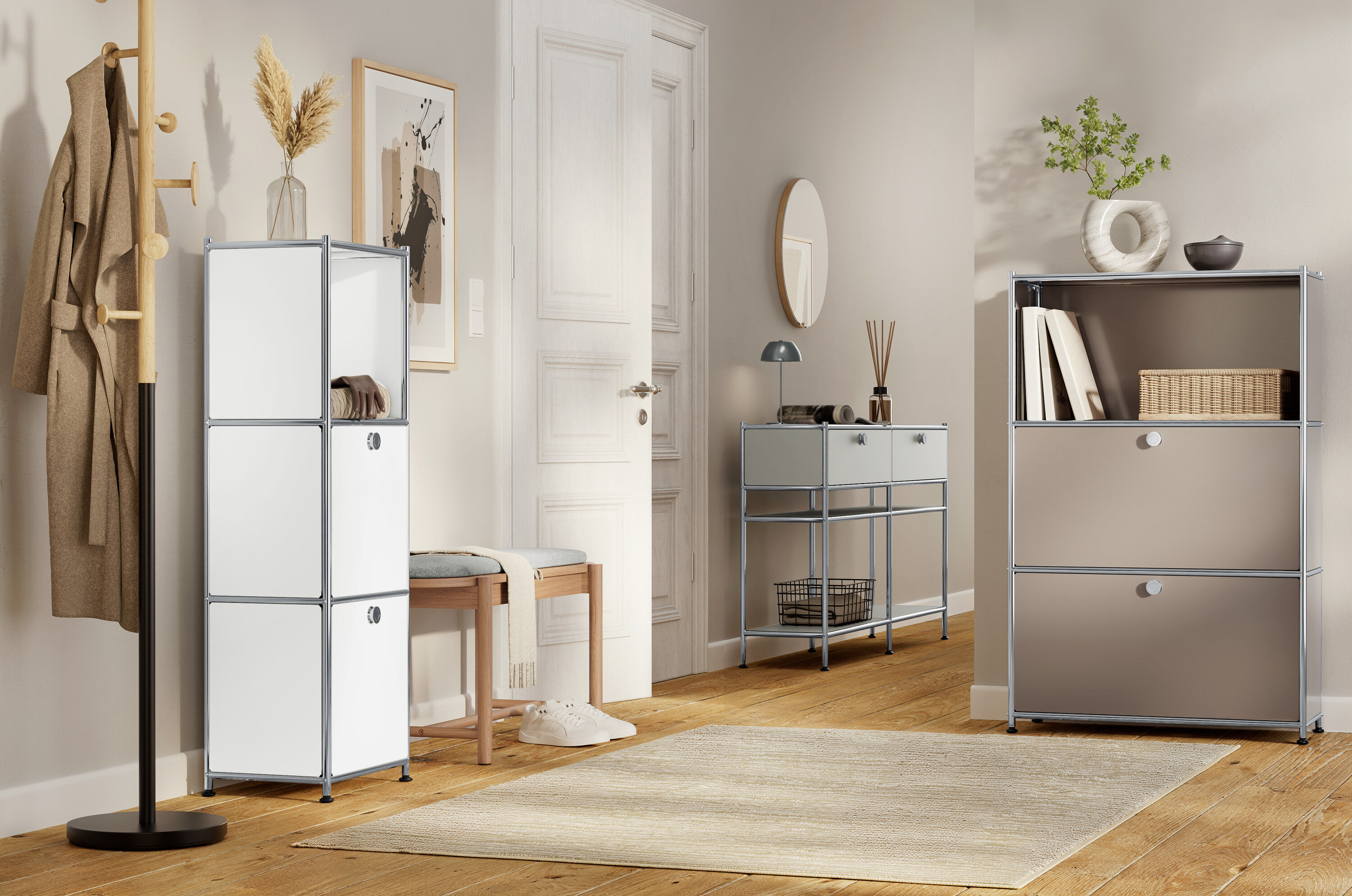 Előszoba nézet fehér polccal, paddal, komóddal és szőnyeggel a fapadlón.