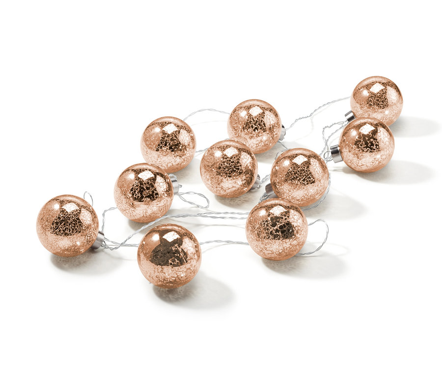 LED-es égősor, 10 csillogó üveggömb fehér háttéren.