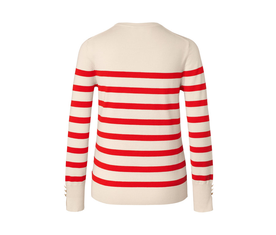 Egy piros csíkos, finomkötésű női pulóver részlete.