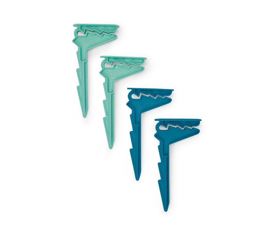 Négy törölközőcsipesz: kettő világoszöld és kettő sötétkék.