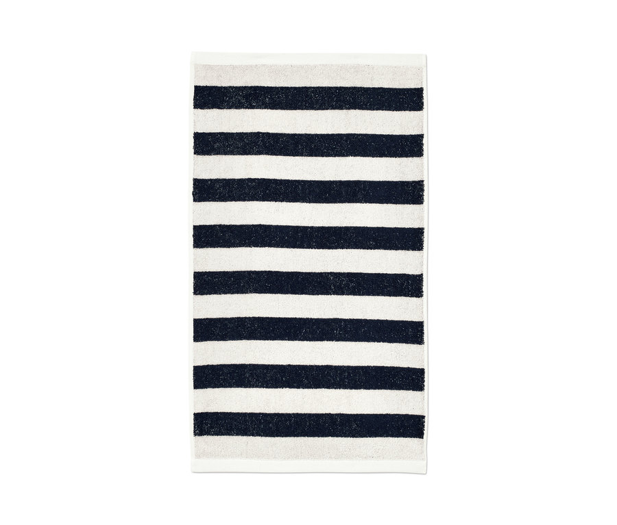 Két sötétkék-fehér csíkos törölköző.