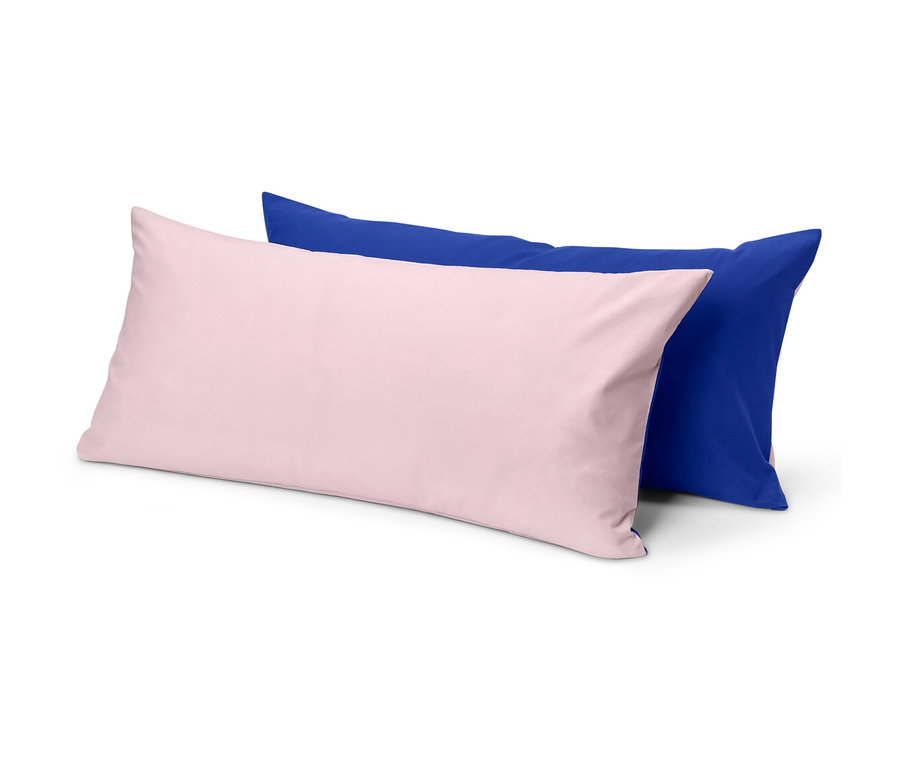 Két renforcé párnahuzat, egy sötétkék és egy rózsaszín.