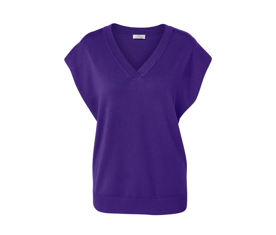 Lila, rövid ujjú, finom kötésű pulóver.