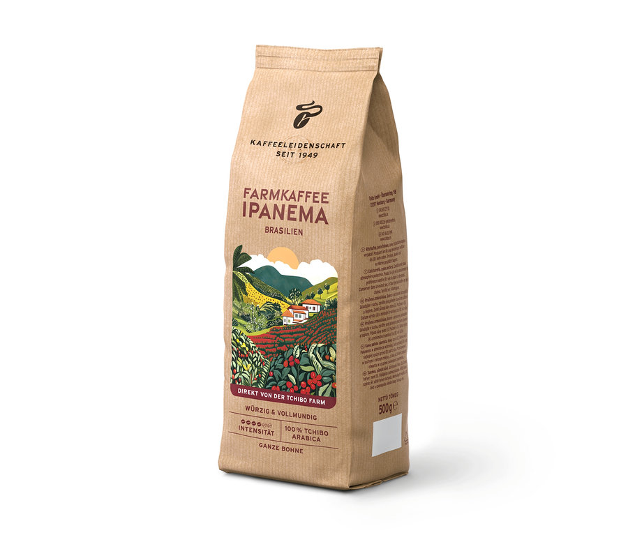 Barna színű, 500 g-os Farmkaffee Ipanema szemes kávé csomagolás, rajta egy brazil kávéültetvény illusztrációjával.