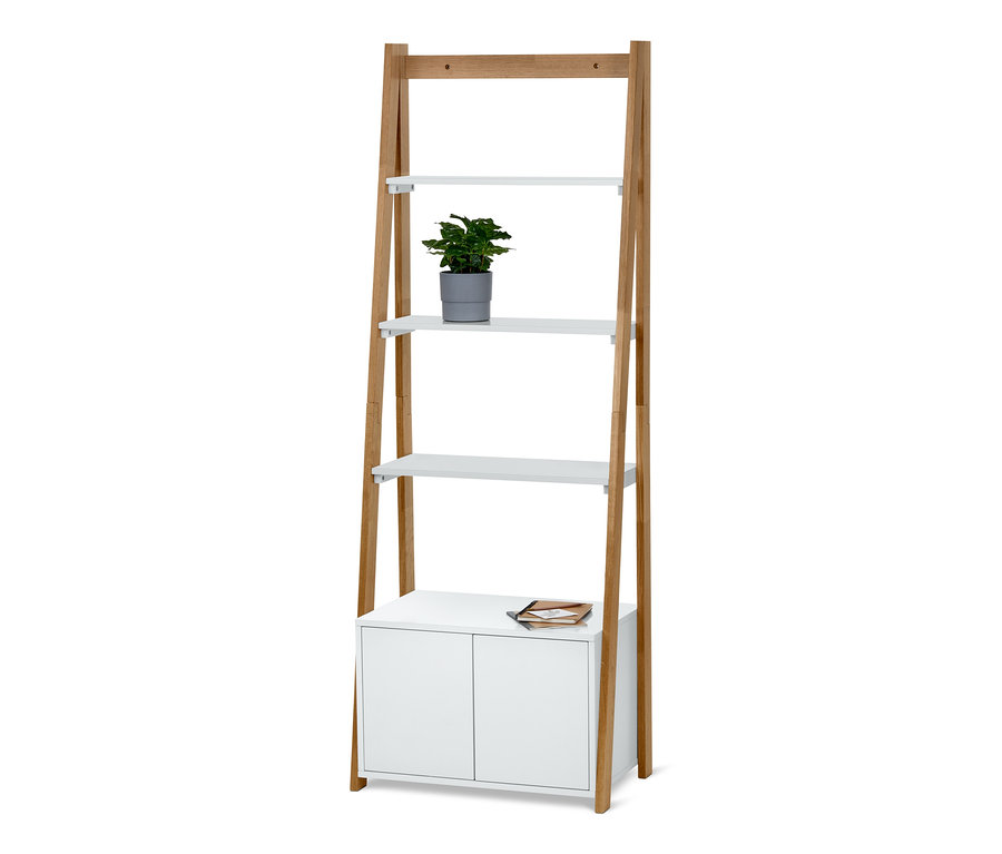 Egy létrapolc, 2 ajtós résszel, fa vázzal és fehér polcokkal. Az egyik polcon egy kis növény található egy szürke cserépben.