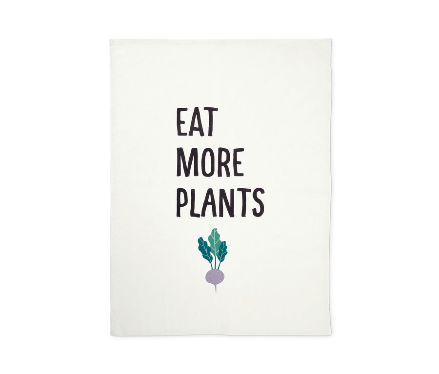 Fehér konyharuha EAT MORE PLANTS felirattal és egy répa képével. 3 konyharuha, lenvászonnal, feliratos.