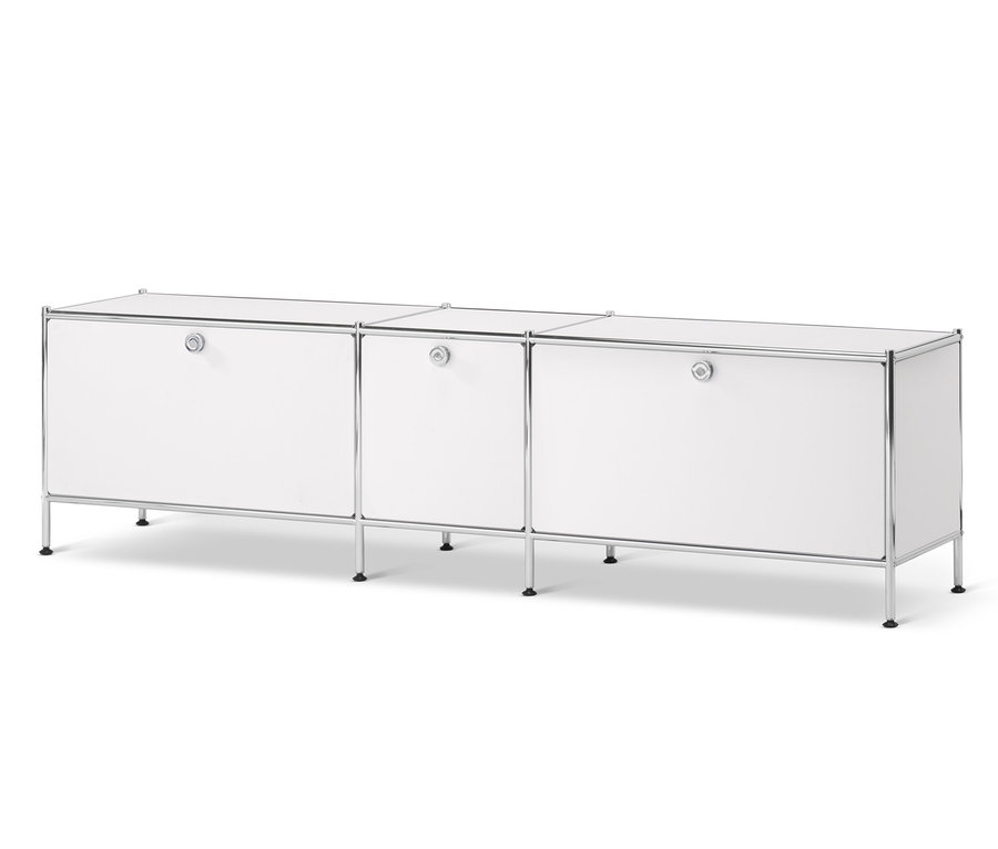 Fehér »CN3« alacsony komód, 3 ajtóval.