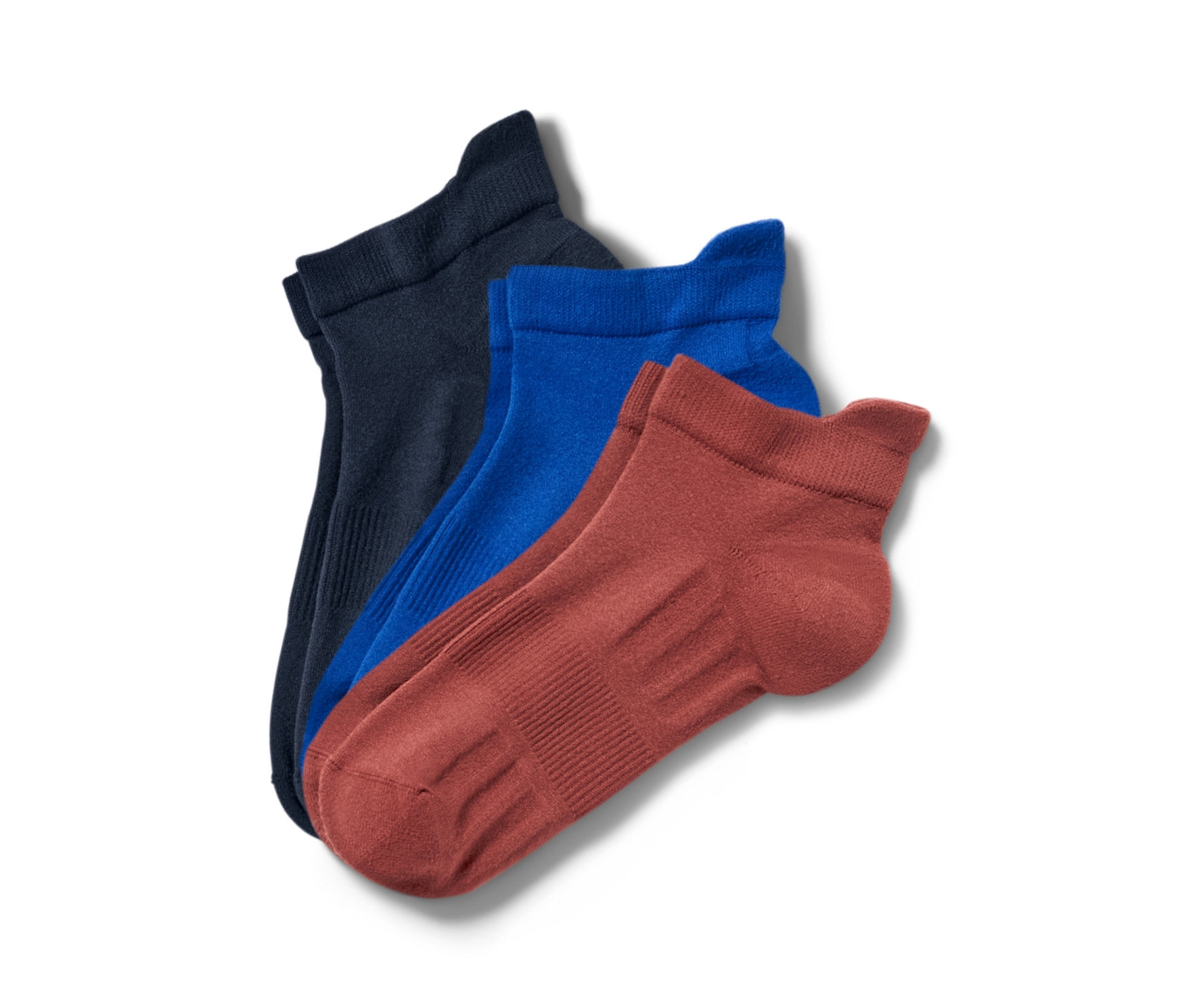 Három pár unisex futózokni: kék, terrakotta és sötétkék.