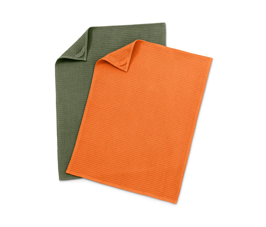 Két darab darázsszövet konyharuha: egy zöld és egy narancssárga.