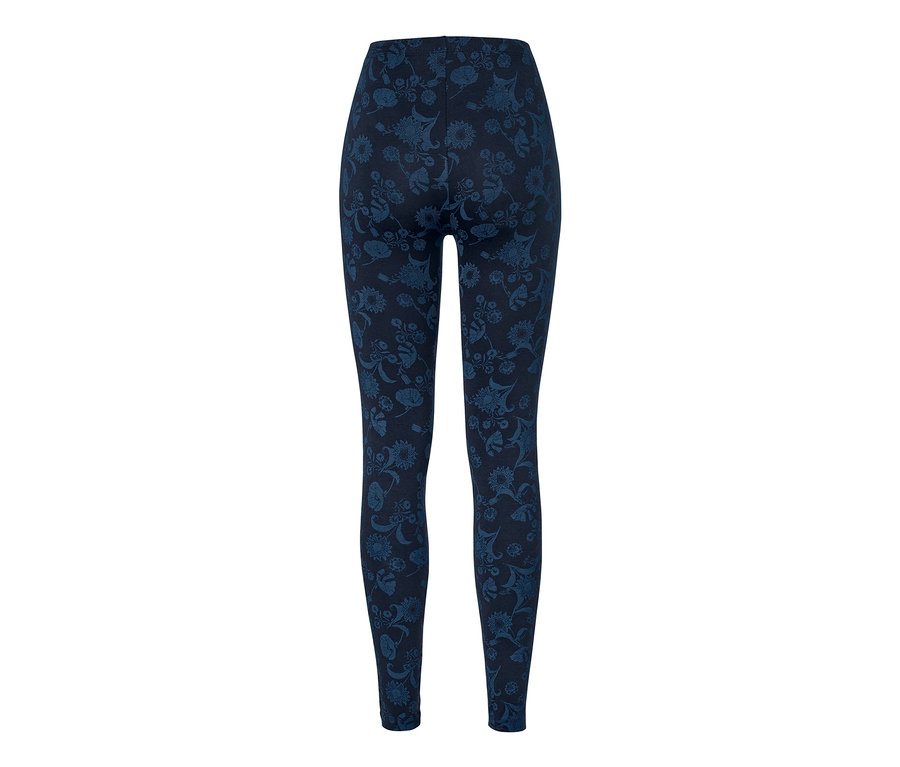 Egy nyomott mintás leggings hátulnézeti részlete.