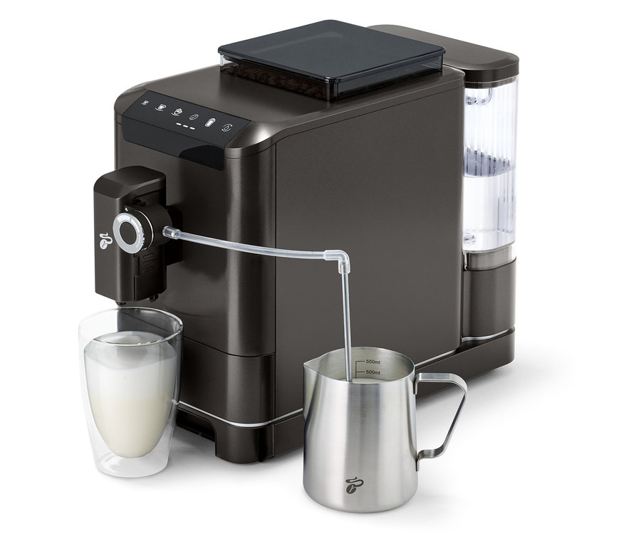 »Esperto 2 Milk« Granite Black kávéfőző tejjel tölt meg egy poharat.