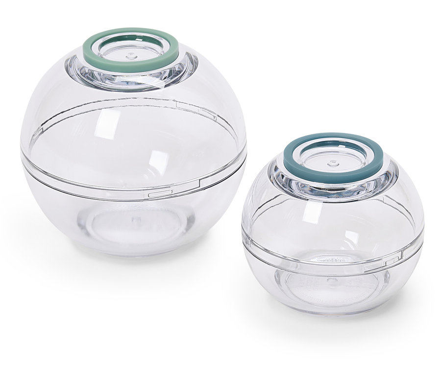 Két kerek, átlátszó edény kékeszöld fedővel.
