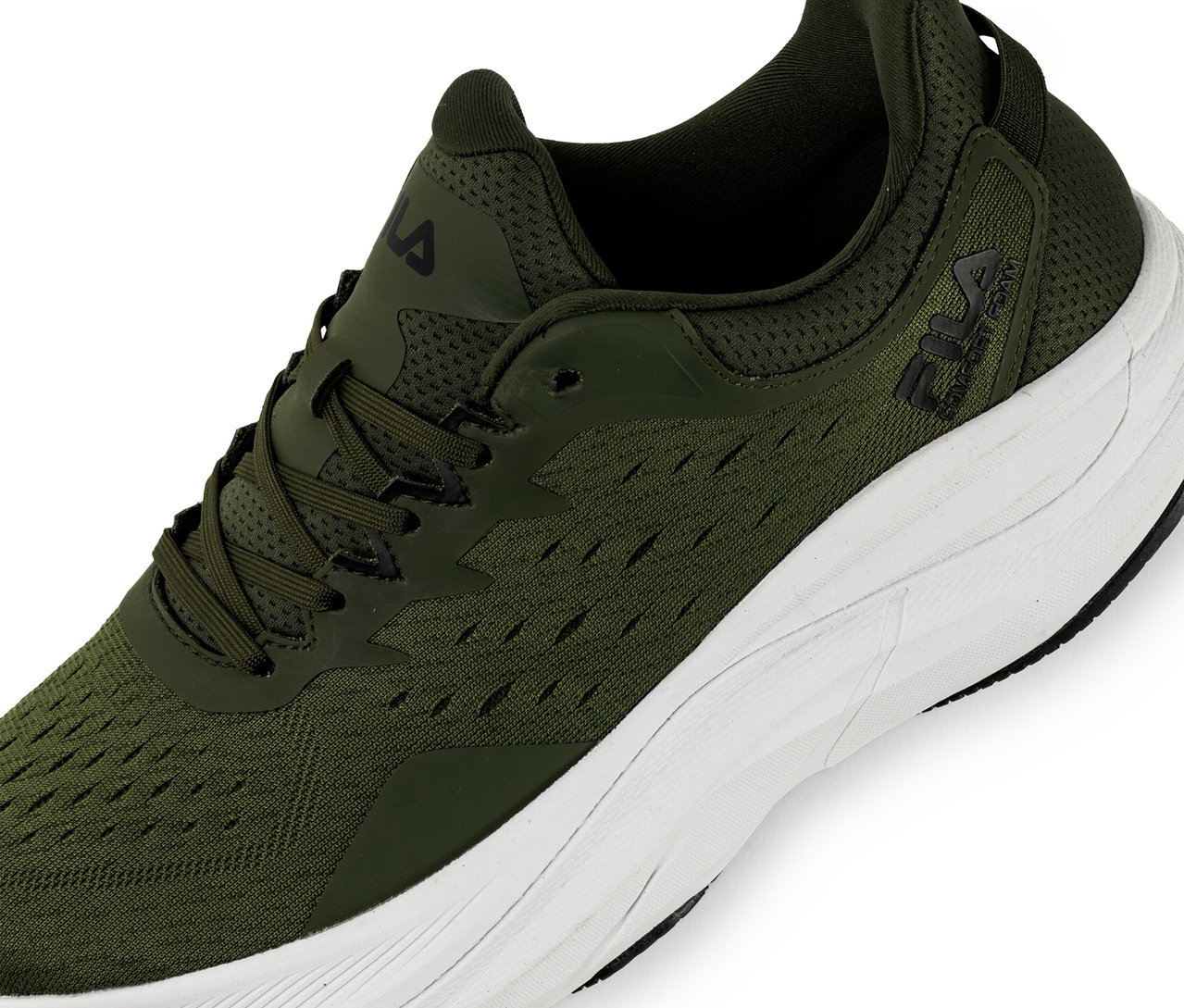 Közelkép egy beetle-white színű FILA Retron férfi sneakerről.