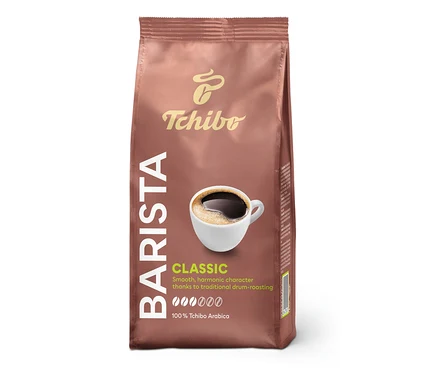 Egy csomag Tchibo Barista Classic őrölt kávé, egy csésze kávé képével.